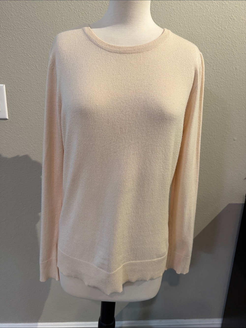 Cupio Lightweight Crewneck Sweater in Pale Blush